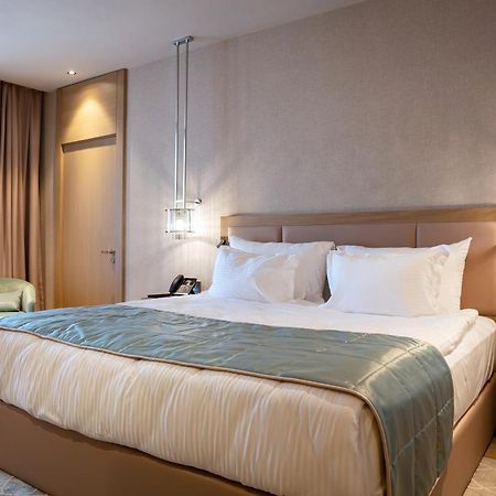 Karavansaray Turkistan Harbour Hotel -Flying Theatre Access المظهر الخارجي الصورة A bedroom at the hotel