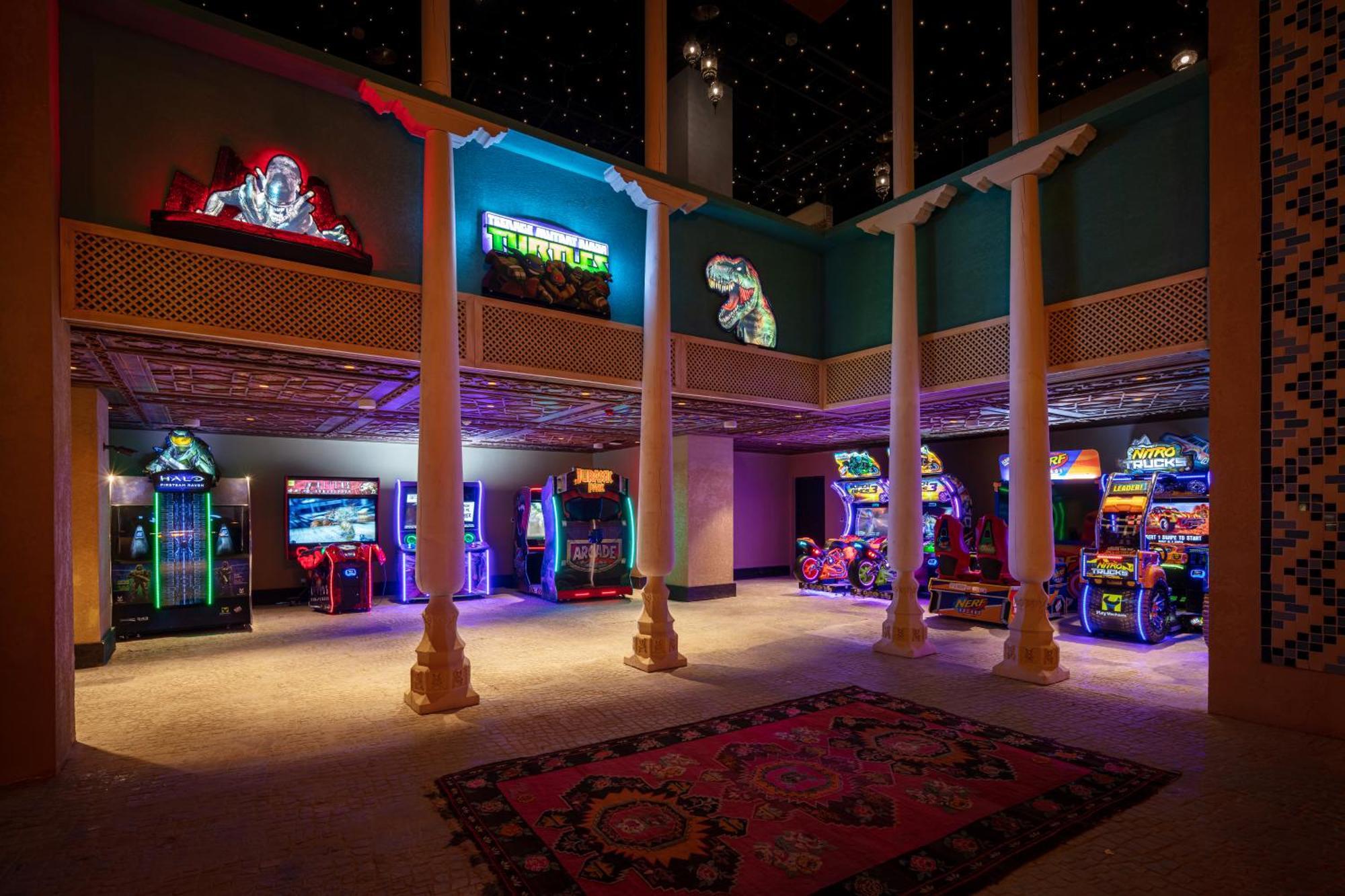 Karavansaray Turkistan Harbour Hotel -Flying Theatre Access المظهر الخارجي الصورة The arcade at the MGM Grand Hotel