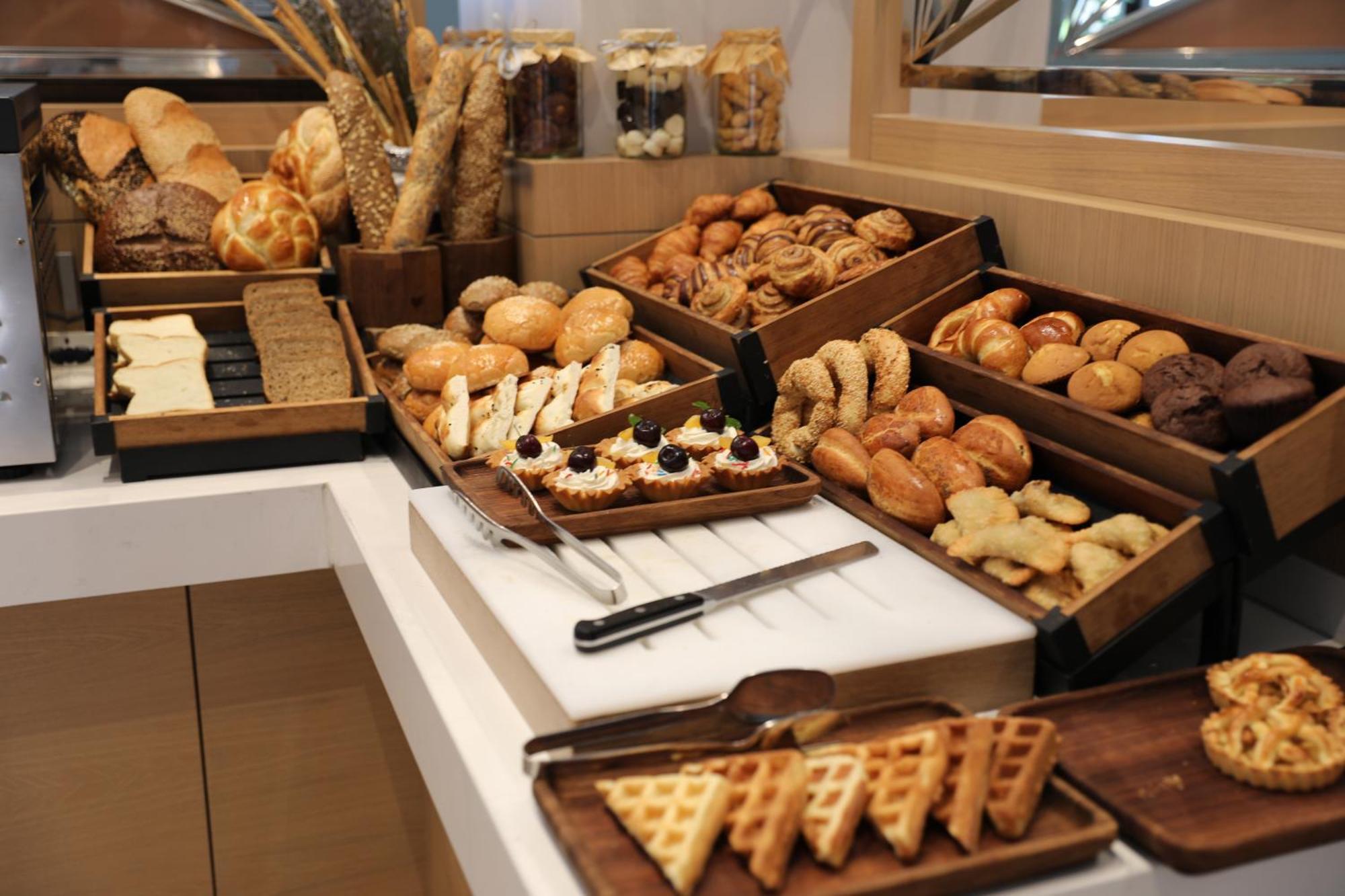 Karavansaray Turkistan Harbour Hotel -Flying Theatre Access المظهر الخارجي الصورة A bread station