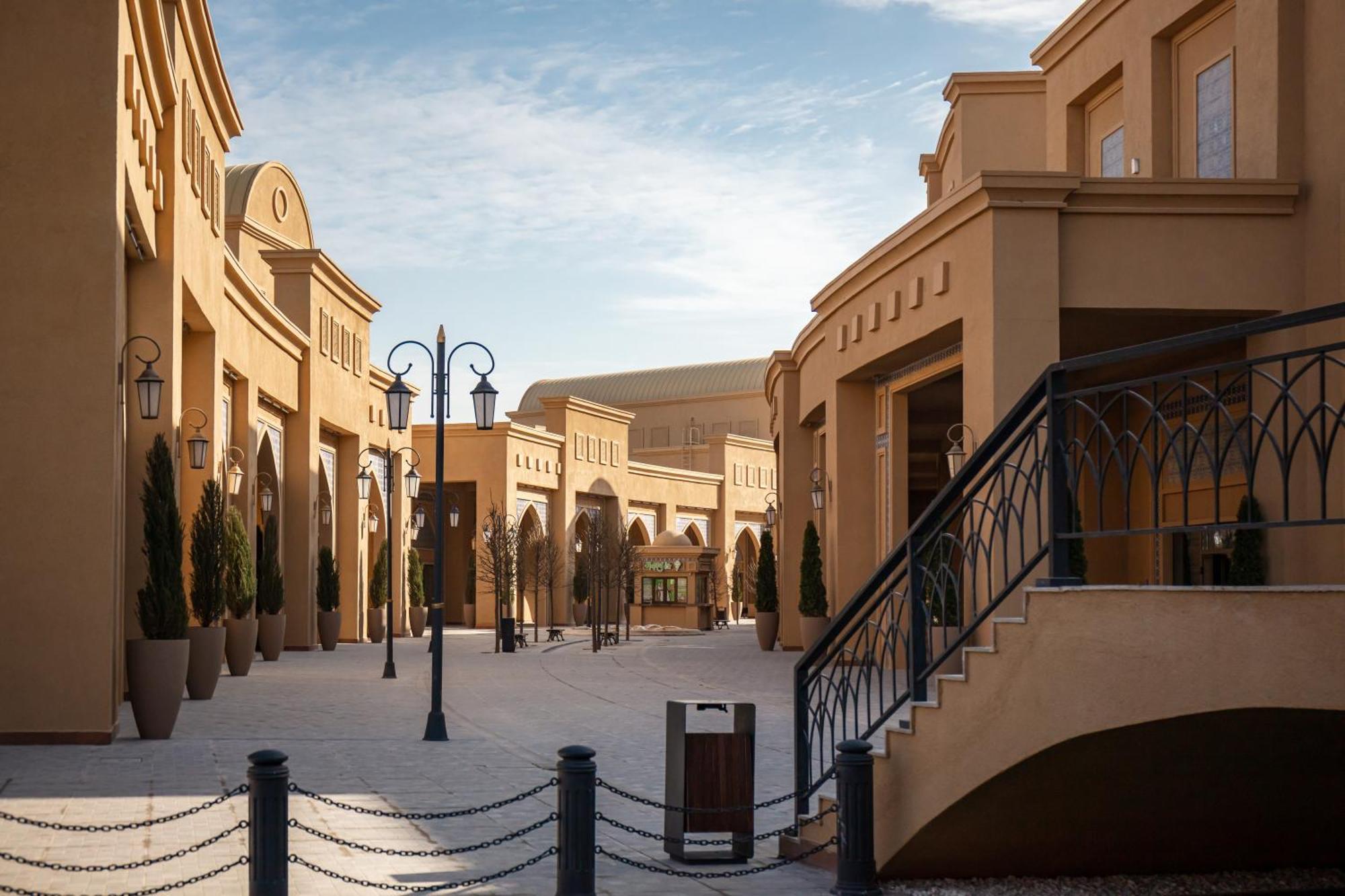 Karavansaray Turkistan Harbour Hotel -Flying Theatre Access المظهر الخارجي الصورة The Village Outlet Mall