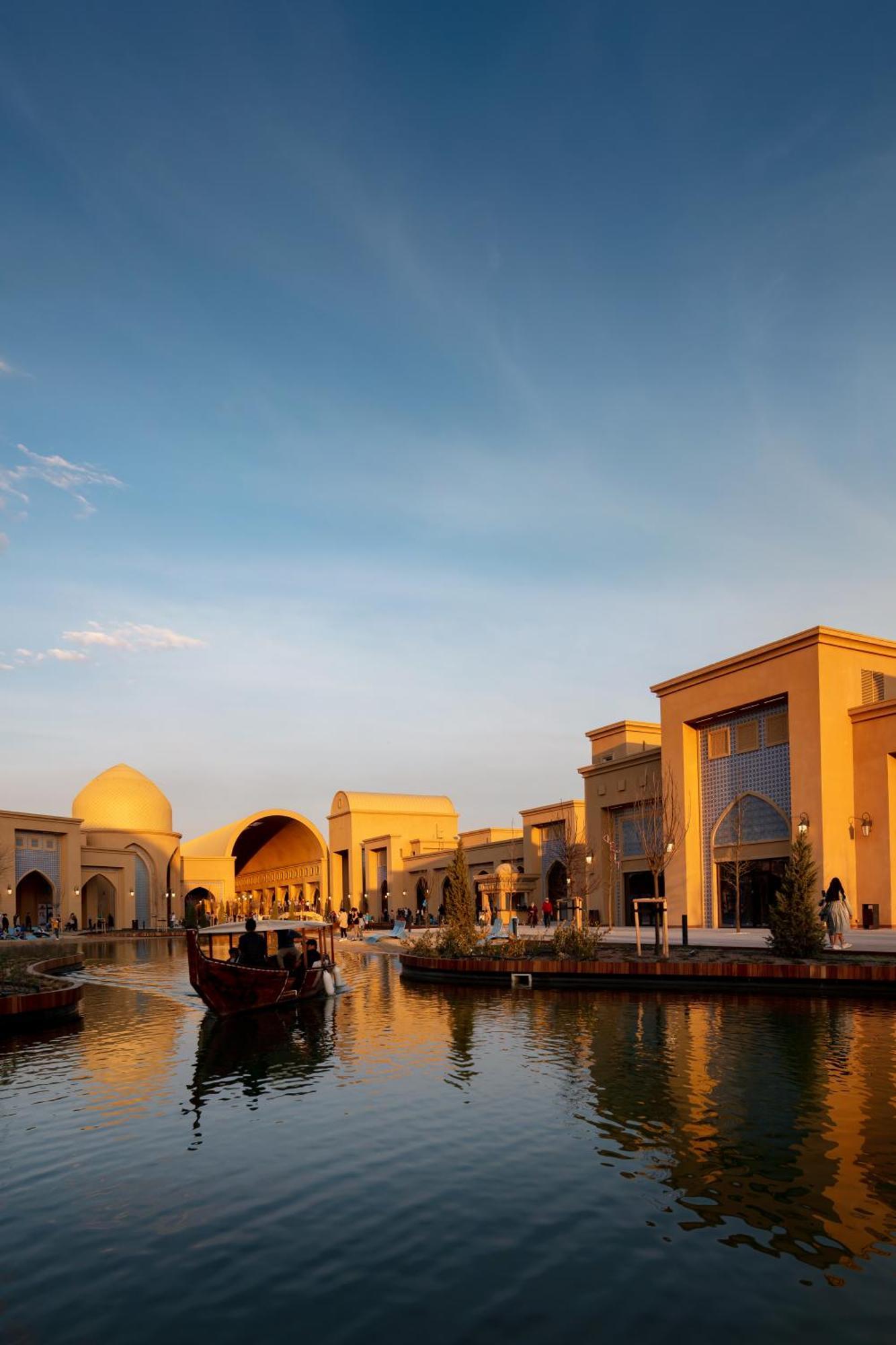 Karavansaray Turkistan Harbour Hotel -Flying Theatre Access المظهر الخارجي الصورة The Village Outlet