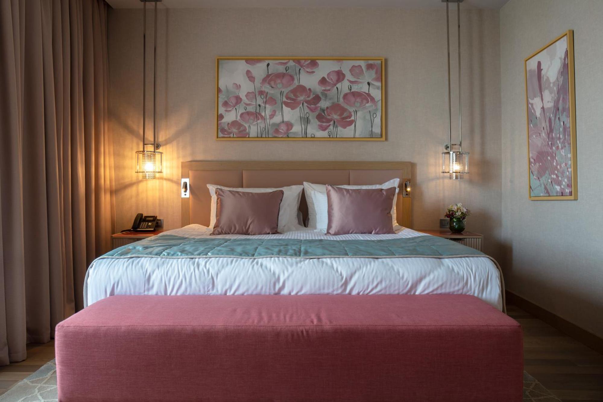 Karavansaray Turkistan Harbour Hotel -Flying Theatre Access المظهر الخارجي الصورة A bedroom at the hotel
