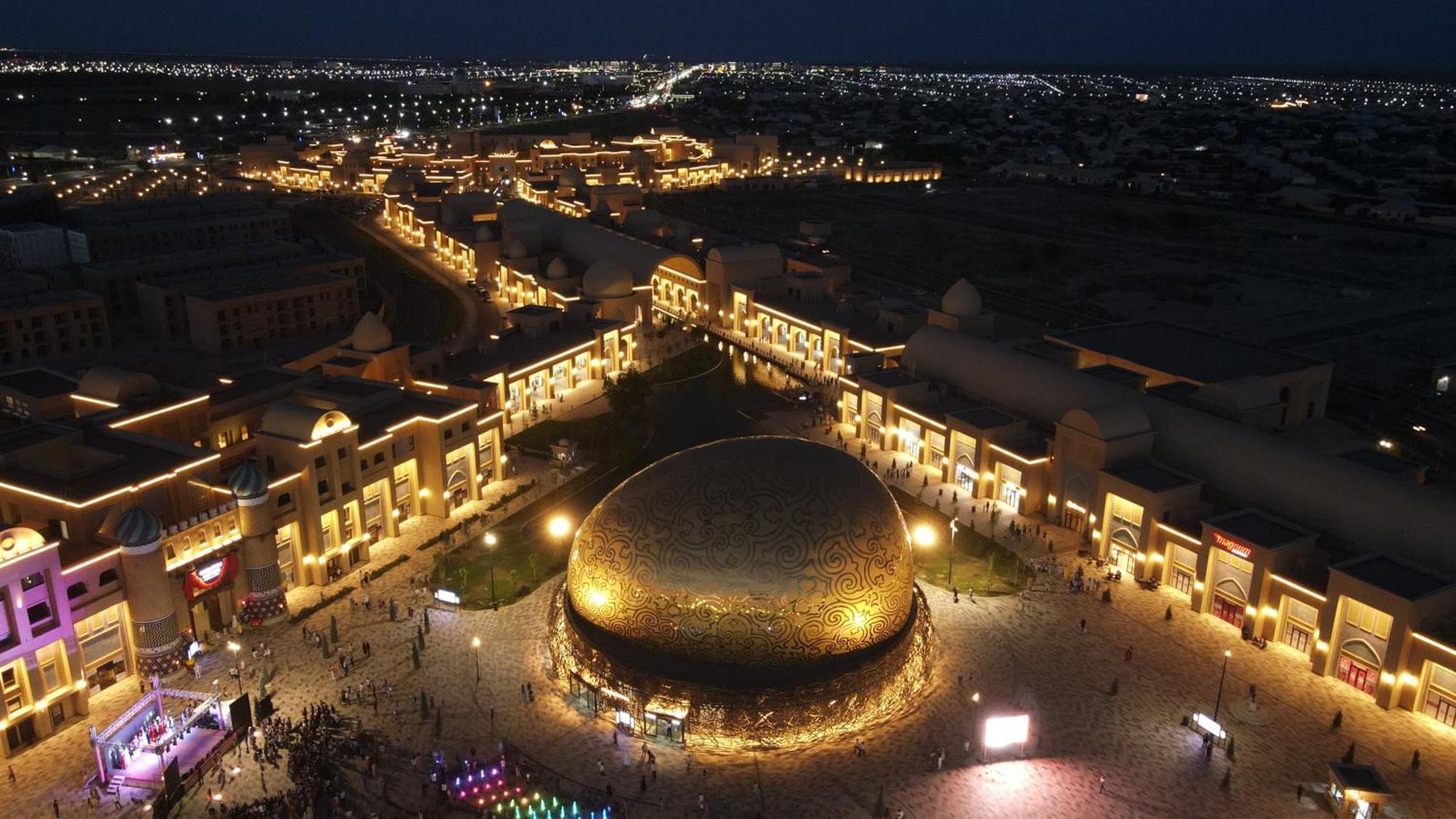 Karavansaray Turkistan Harbour Hotel -Flying Theatre Access المظهر الخارجي الصورة Al-Shaqra at night