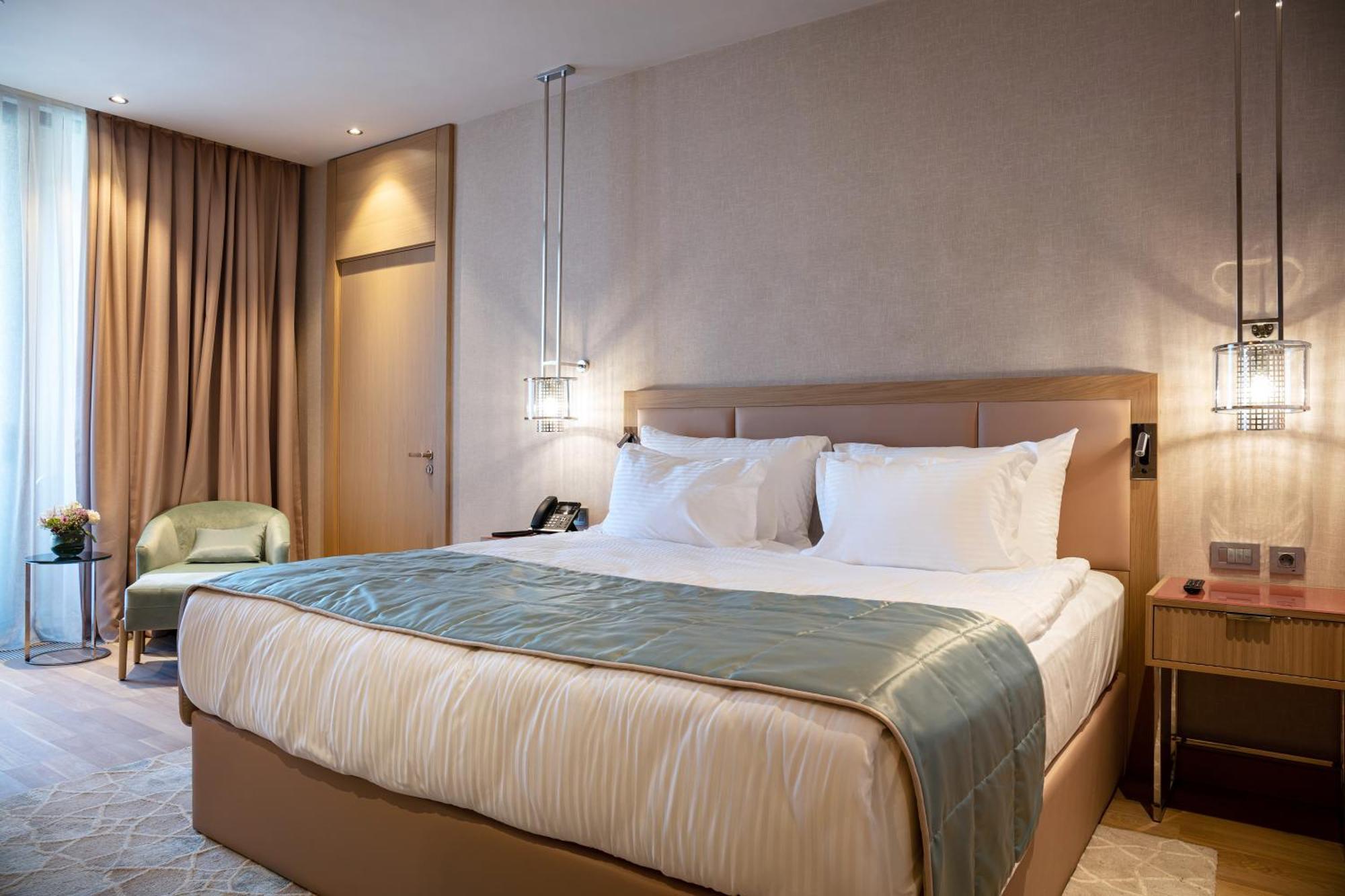 Karavansaray Turkistan Harbour Hotel -Flying Theatre Access المظهر الخارجي الصورة A bedroom at the hotel